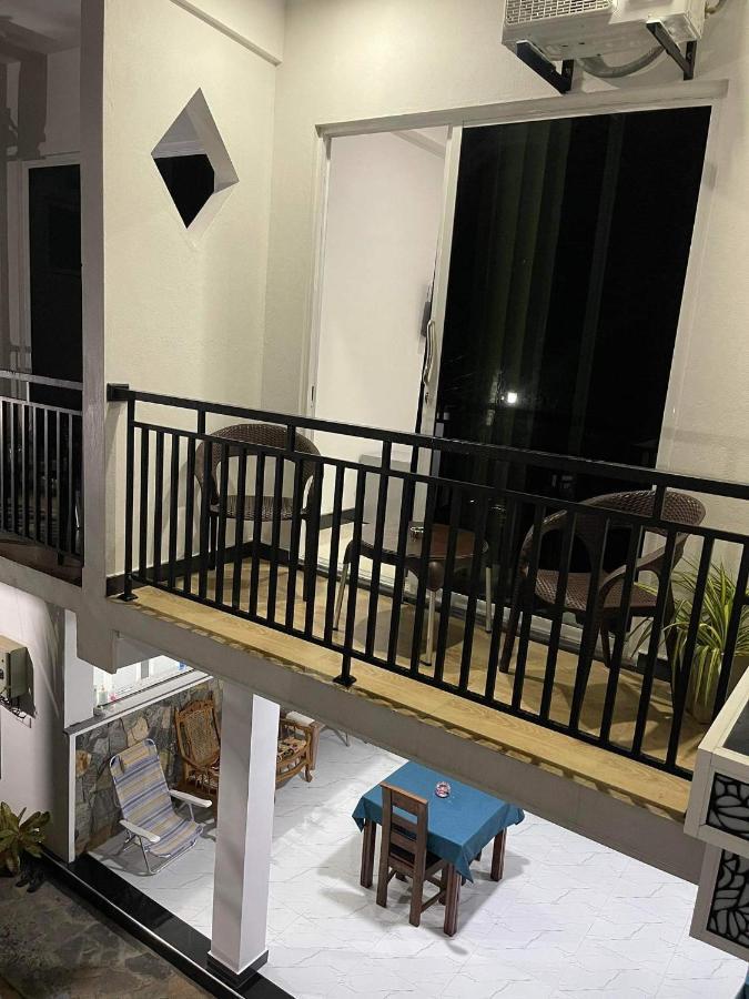 Funwhales Rest House Negombo Bagian luar foto