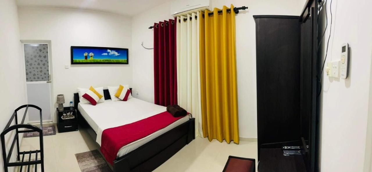 Funwhales Rest House Negombo Bagian luar foto