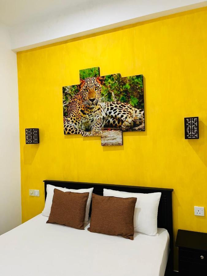 Funwhales Rest House Negombo Bagian luar foto