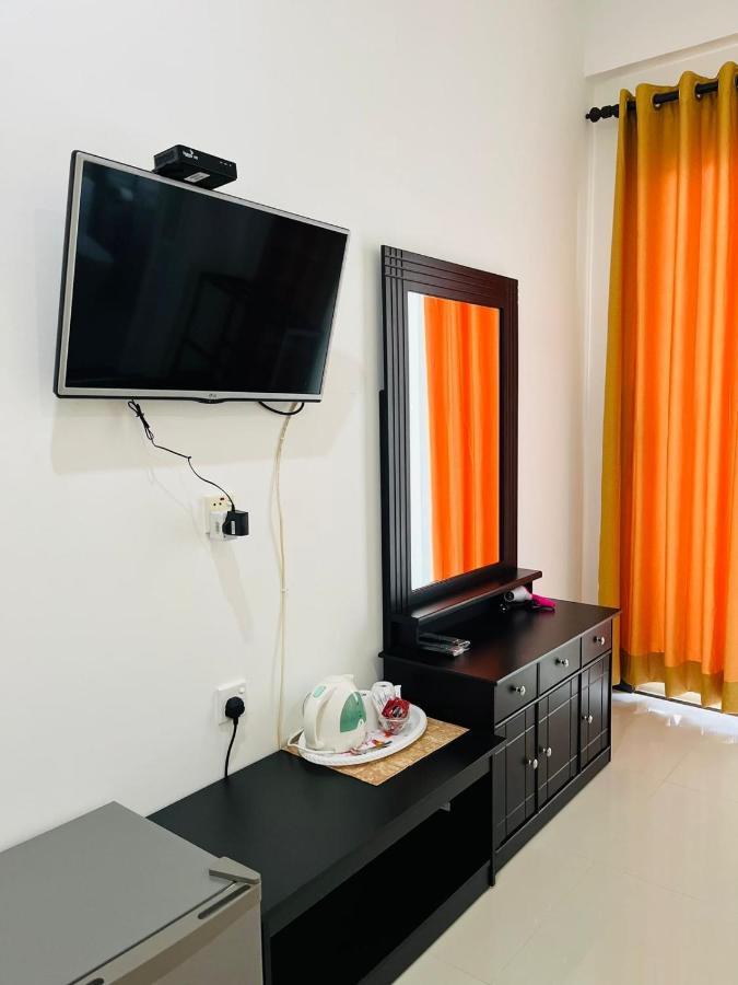Funwhales Rest House Negombo Bagian luar foto