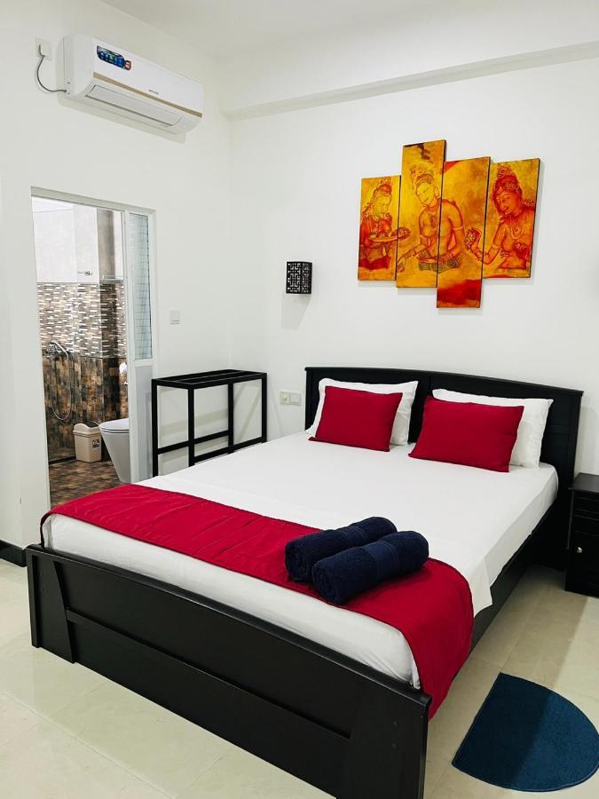 Funwhales Rest House Negombo Bagian luar foto