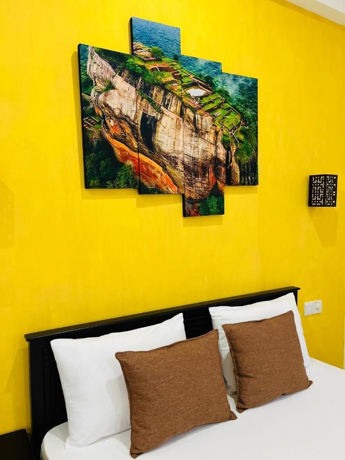 Funwhales Rest House Negombo Bagian luar foto