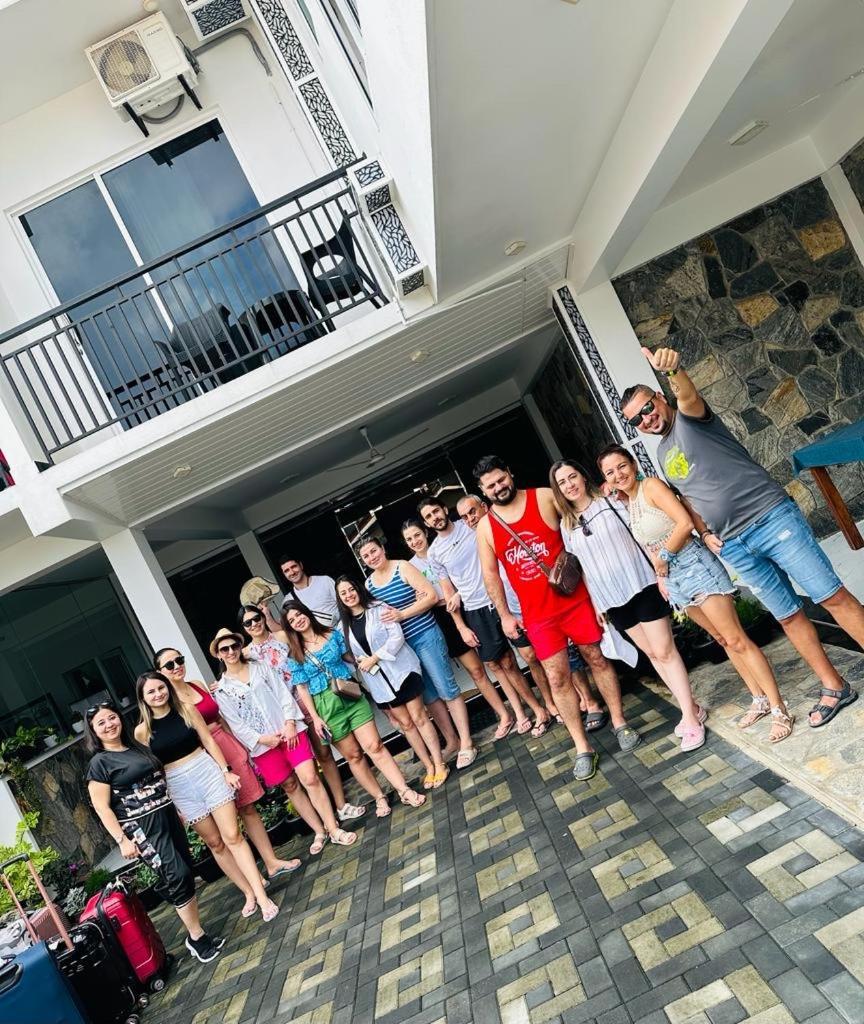 Funwhales Rest House Negombo Bagian luar foto